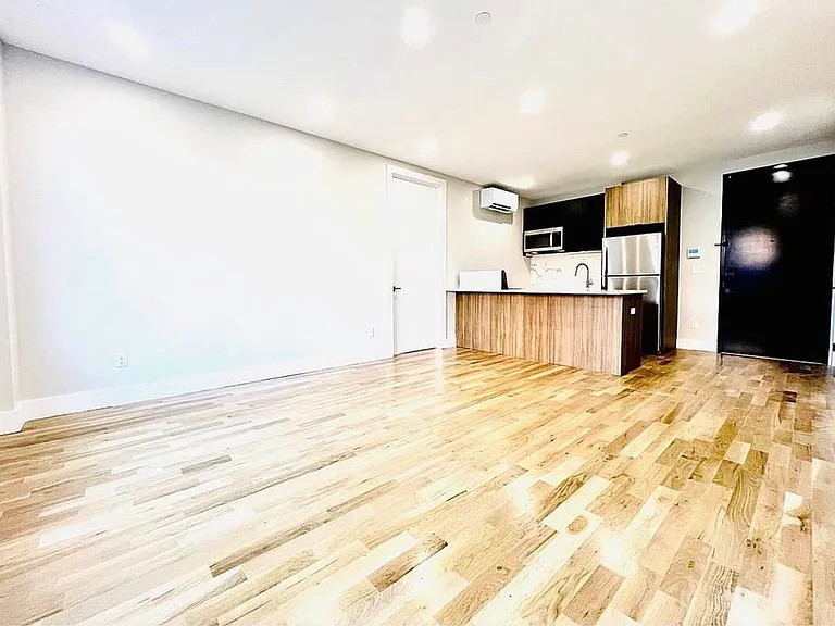 1700 Jerome Ave #5B — Photo 3