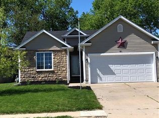 211 4th St NW, Altoona, IA 50009