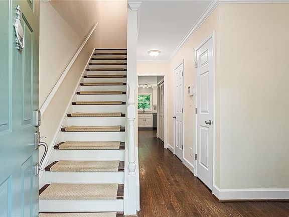 3rd image of 1108 Morningside Pl NE