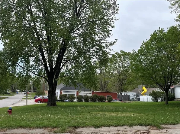 123 S Delaware St, Tonganoxie, KS 66086