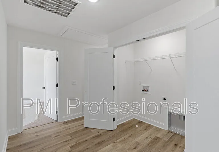 408 Legions Ct — Photo 24