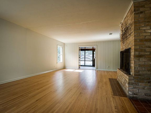 4th image of 163 Schreiner Pl