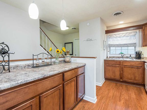 5th image of 6521 Deane Hill Dr APT 8