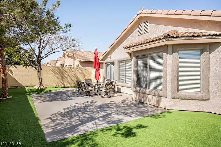 3 bed, 2.0 bath, 1405 sqft, $2,800 — Photo 1
