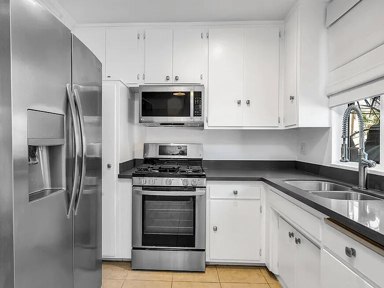 4350 Franklin Ave — Photo 4