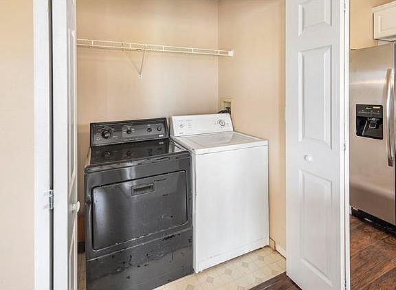 5th image of 1285 Pinnacle Pointe Dr
