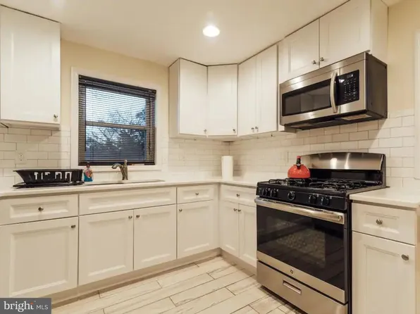 19 Pershing Ave, Ewing, NJ 08618