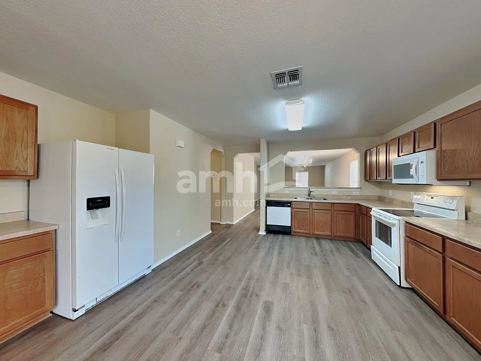 3 bed, 2.0 bath, 1945 sqft, $1,940 — Photo 3