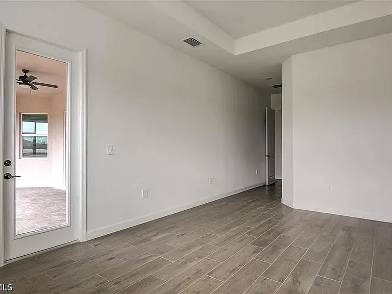 7796 Lakes Edge Ln — Photo 9