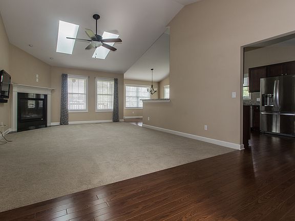 3rd image of 804 Boxwood Ct