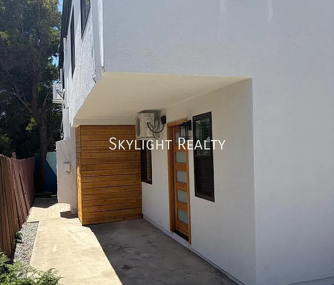 4018 Riviera Dr #1 — Photo 2