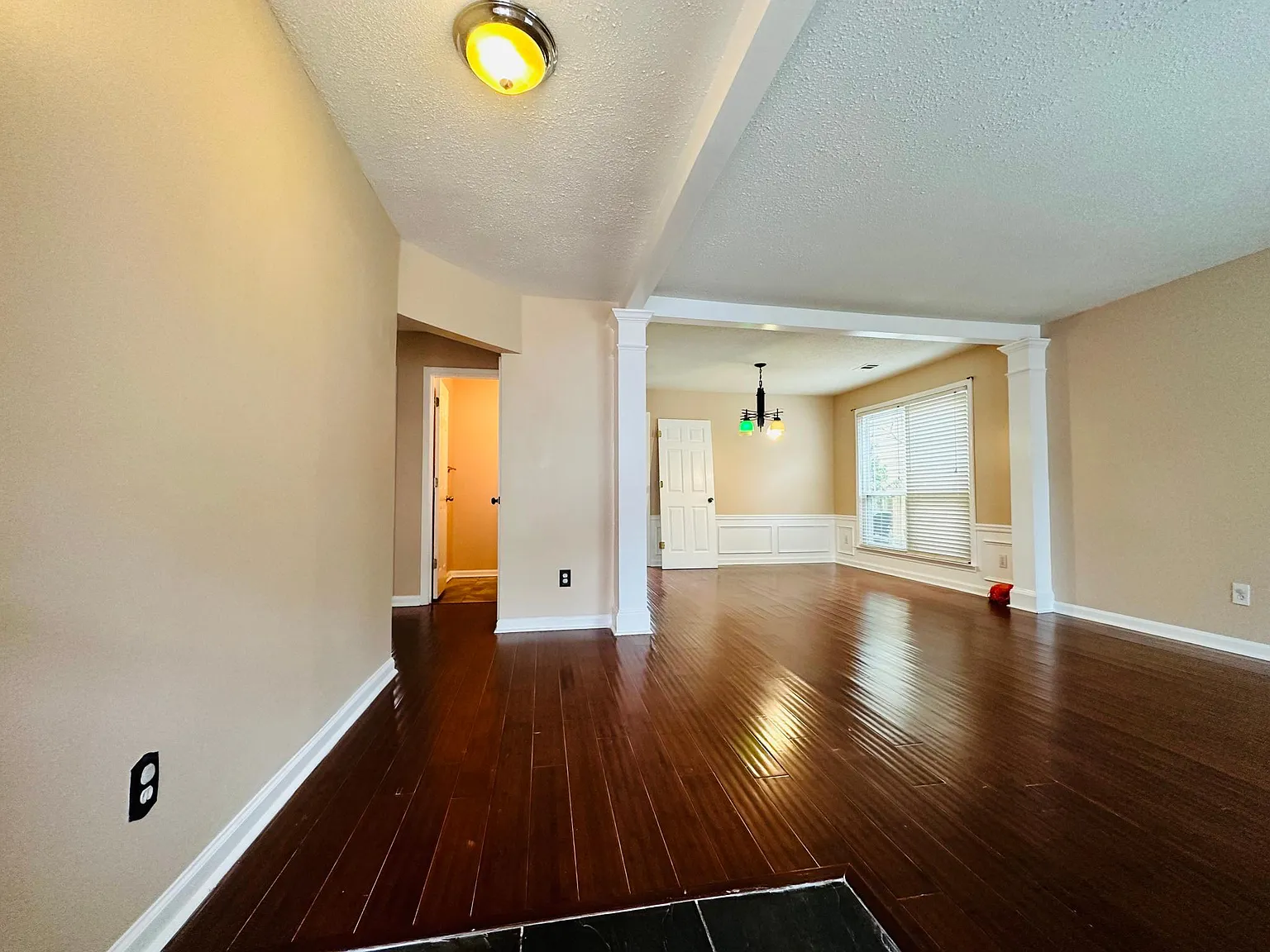 3 bed, 2192 sqft, $2,250 — Photo 2
