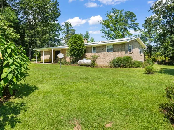 3010 Currituck Dr, Sanford, NC 27332