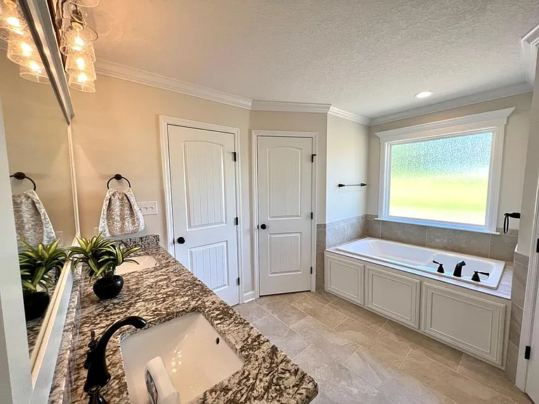 4024 Landings Cir — Photo 8