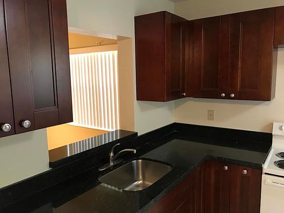 3rd image of 2905 SW 22nd Ave APT 101