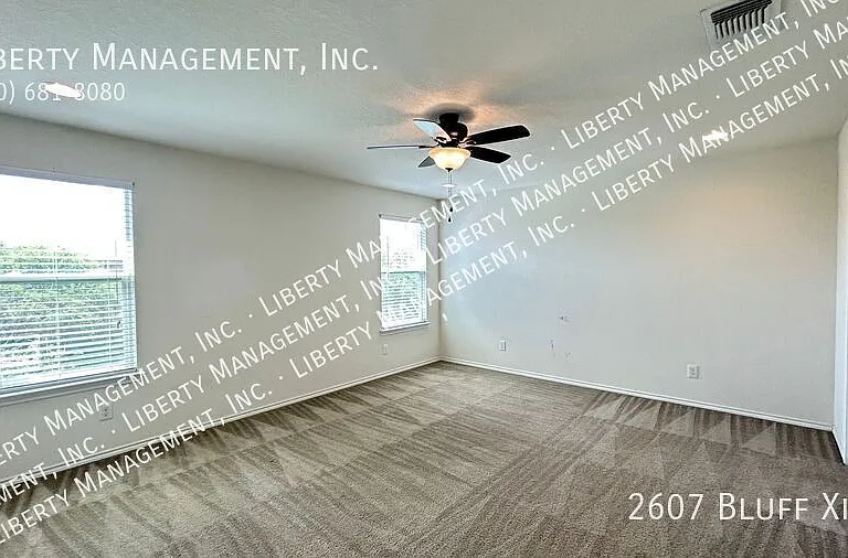 2607 Bluff Xing — Photo 34