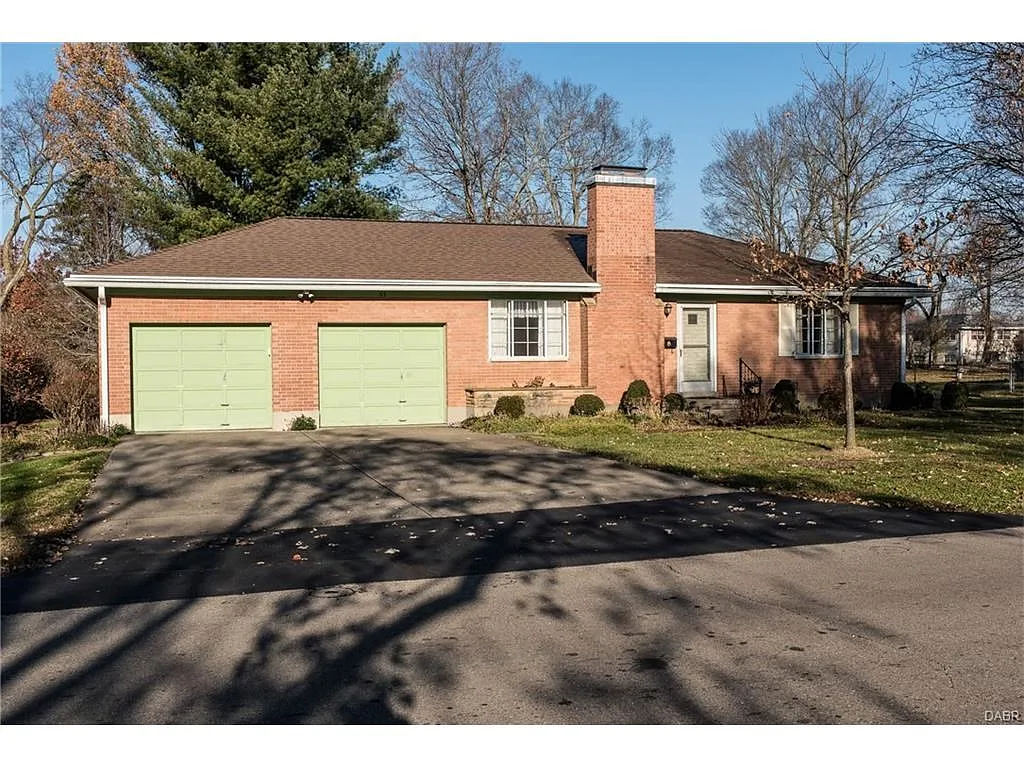 65 Burgess Ave photo 1