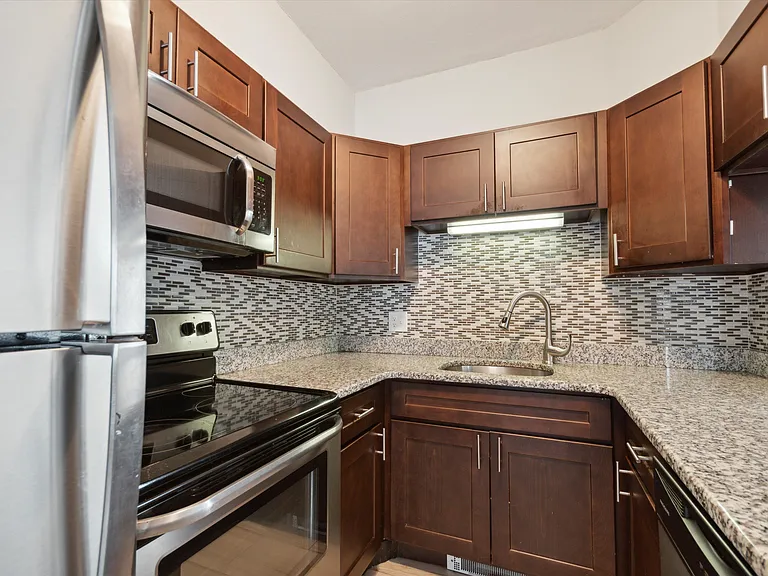 15 Peck Pl #1A — Photo 11