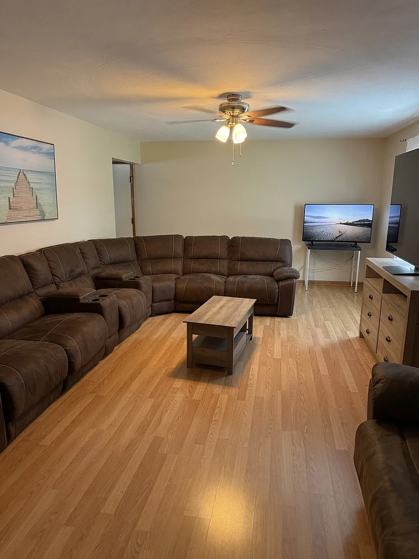 4 bed, 1700 sqft, $1,700 — Photo 2