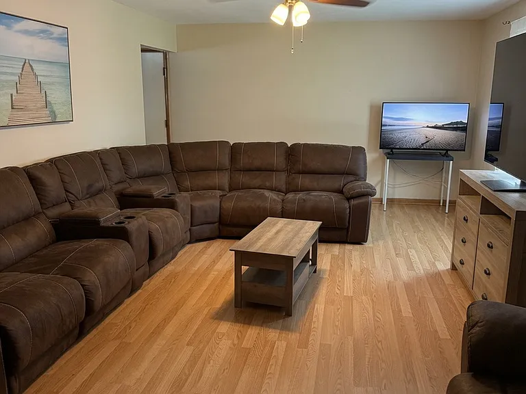 1785 Grace Ave — Photo 2