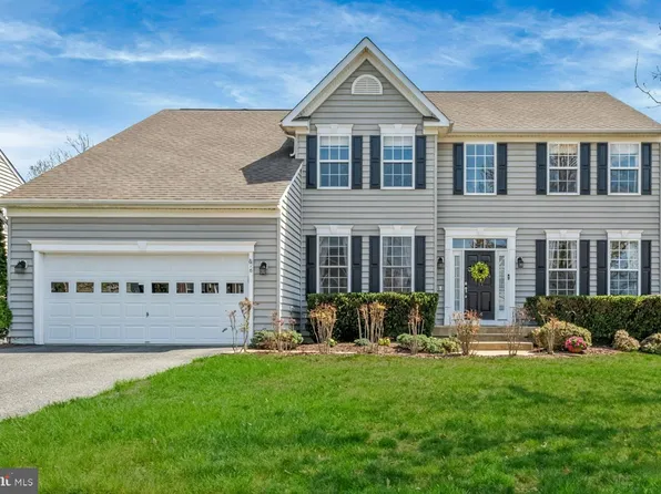 16 Banner Spring Cir, Stafford, VA 22554
