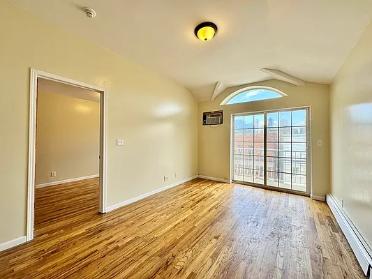 Rented by Astoria Realty | media 12