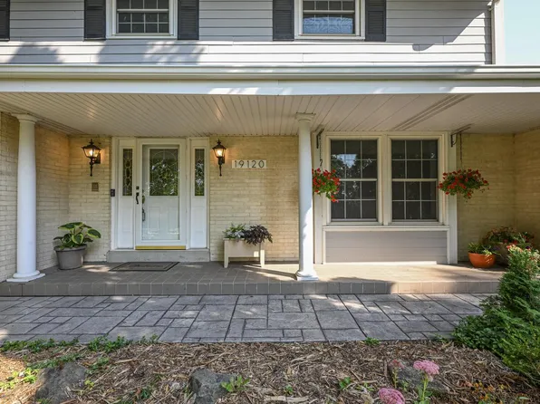 19120 West Pinecrest LANE, New Berlin, WI 53146