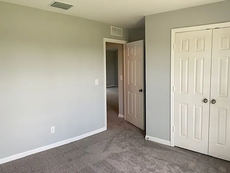 4137 NE 14th Pl — Photo 8