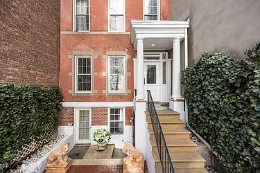 412 East 89th Street  image 1 of 25