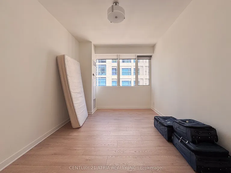 555 Yonge St #704 — Photo 5
