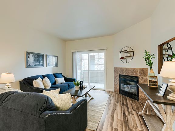 c Living Room 2 (1).jpg