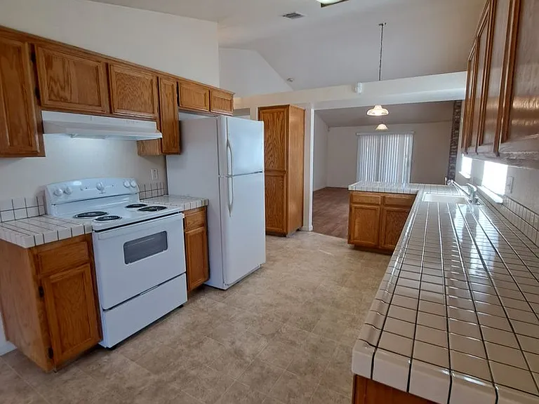 801 Capistrano Dr — Photo 10