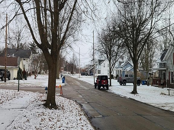 4th image of 204 Elm St