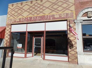 208 E Main St, Gentry, AR 72734