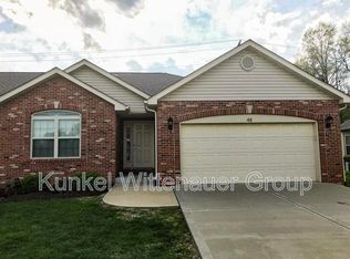 48 Oak Pointe Cir, Belleville, IL