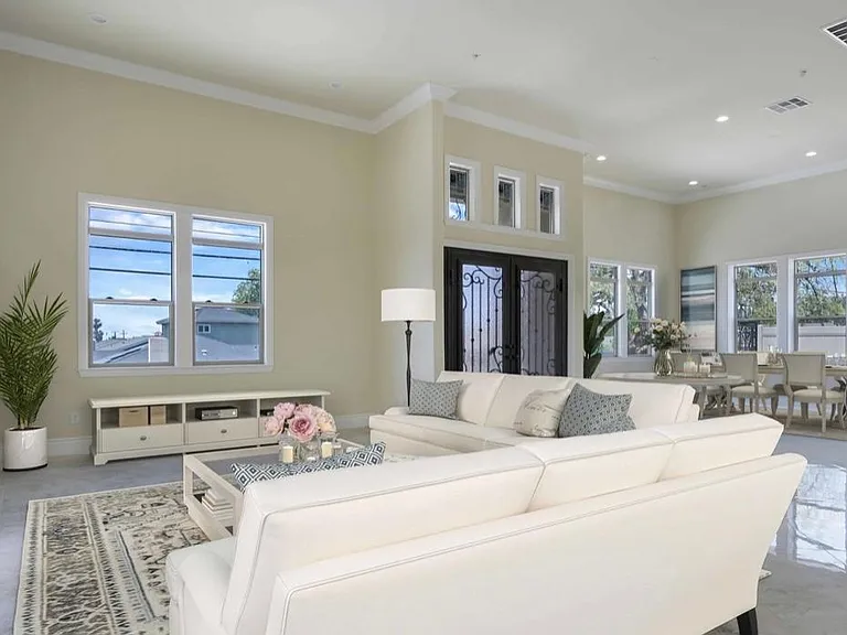 4598 Avocado Ave — Photo 2