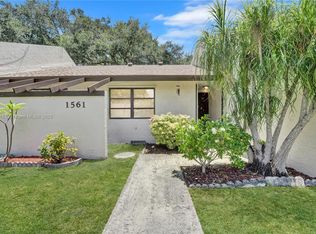 1561 NW 98th Ter, Pembroke Pines, FL 33024