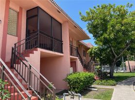 235 Lakeview Dr, Fort Lauderdale, FL