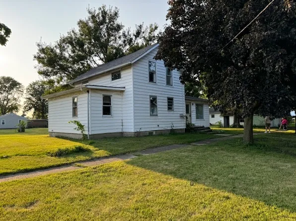 601 W 3rd St, Gilman, IL 60938