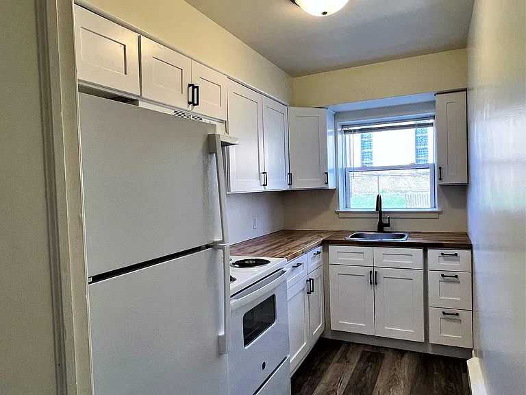 Tower Apts (1603) — Photo 7