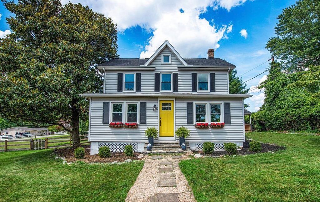 411 E A St - Property Image