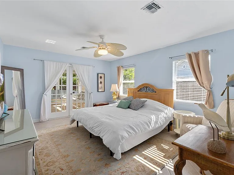 7860 Holiday Dr — Photo 29