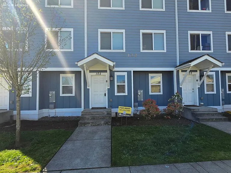 132 SW Avery Ave — Photo 1