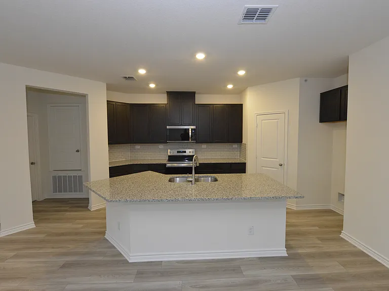 131 E Granite Shores Dr — Photo 8