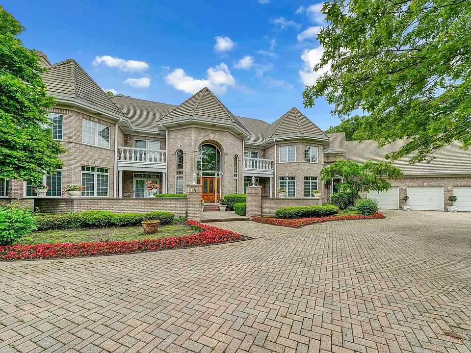 1st image of 4 Ashley Oaks Ln