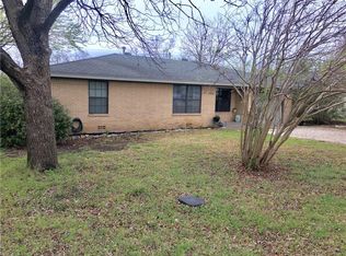 206 Hickory St, Chico, TX 76431