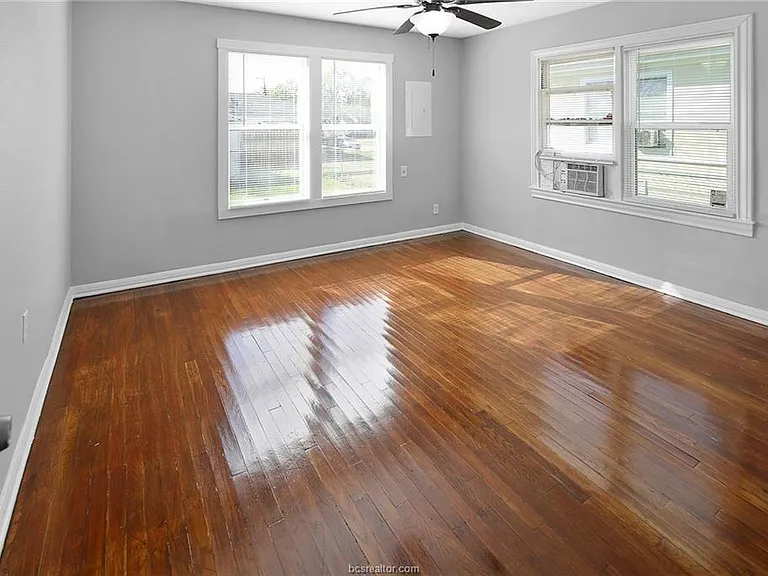 1504 Baker Ave — Photo 11
