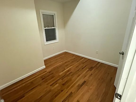 3rd image of 825-827 S 15th St #1L