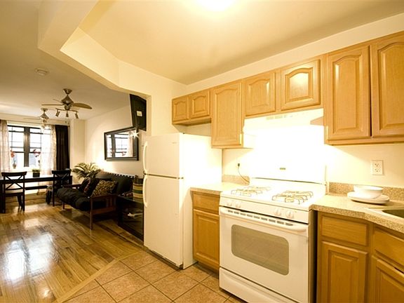 3rd image of 746 Putnam Ave APT 3