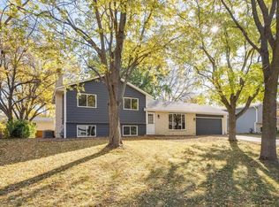 9936 Deerwood Ln N, Maple Grove, MN 55369